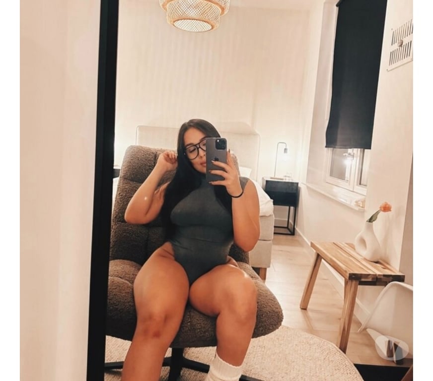 Escorts South East London Plumstead - South East London - Photos for Latina heat 🥵 Roxana party Girl 🌹