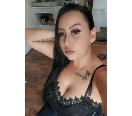 Escorts Croydon Town Centre Croydon - Photos for Sexy Ella in town 😍 PARTY GIRLS 🤩 BEST BRUNETTE