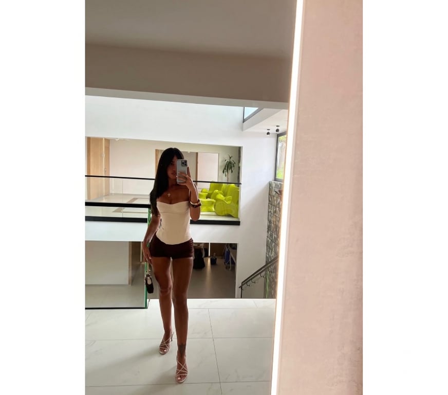 Escorts Buckinghamshire Milton Keynes - Photos for Simona Party girls young lady
