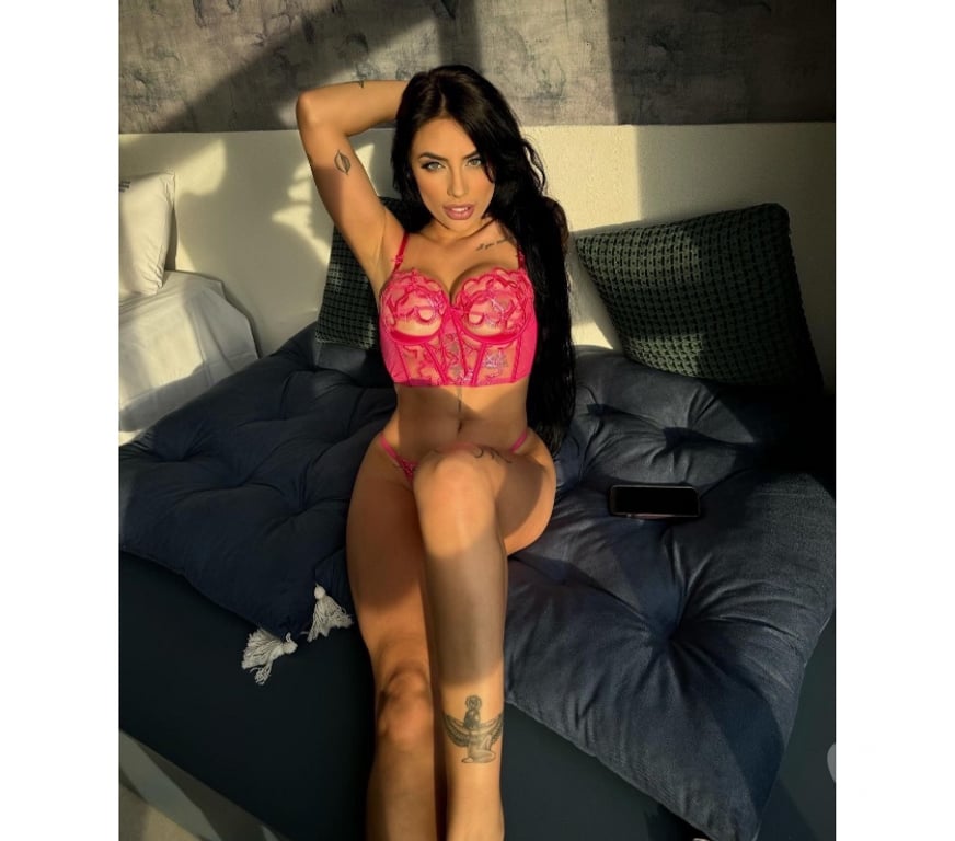Escorts Buckinghamshire Milton Keynes - Photos for Bruna brazilian blue eyes princess 👑