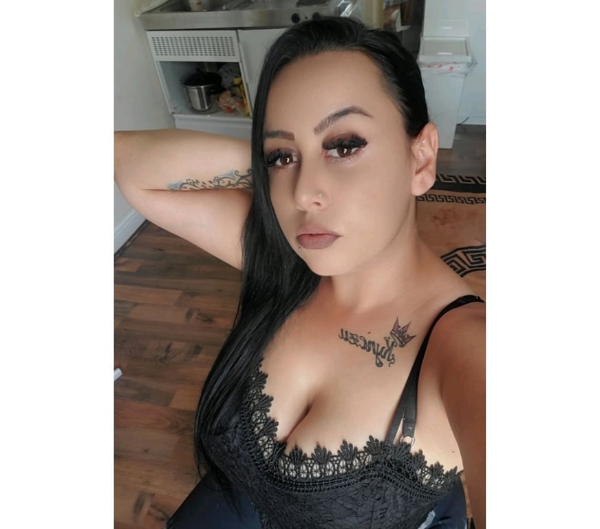 Escorts South East London Croydon - Photos for Sexy Brunette Ella a delicious body👅Full PARTY GIRL💣