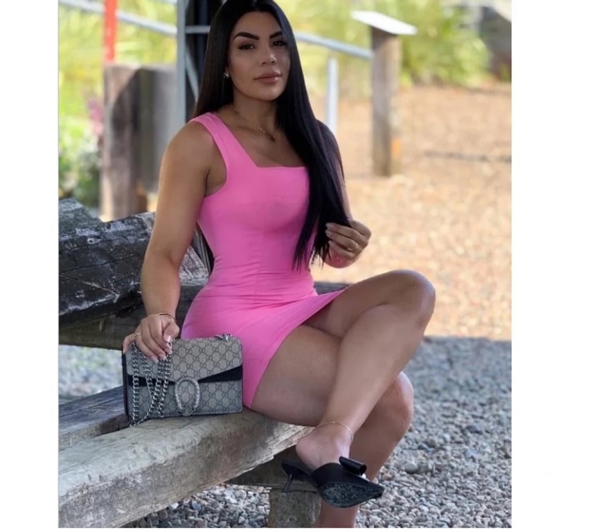 Escorts Bedfordshire Luton - Photos for Gorgeous Brunette first time in Luton