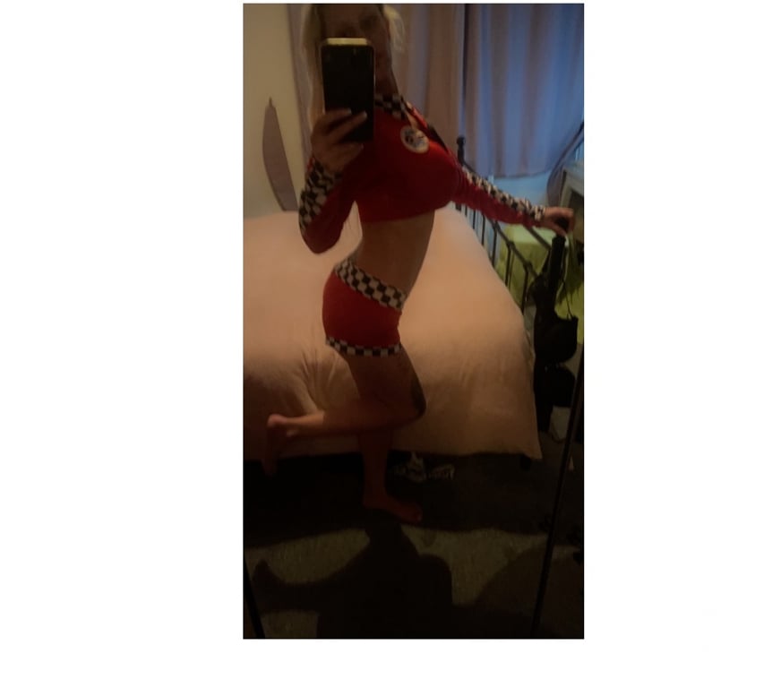 Escorts Bedfordshire Luton - Photos for Experienced English Petite Hot Blonde,32DD, Size 8. Age 38