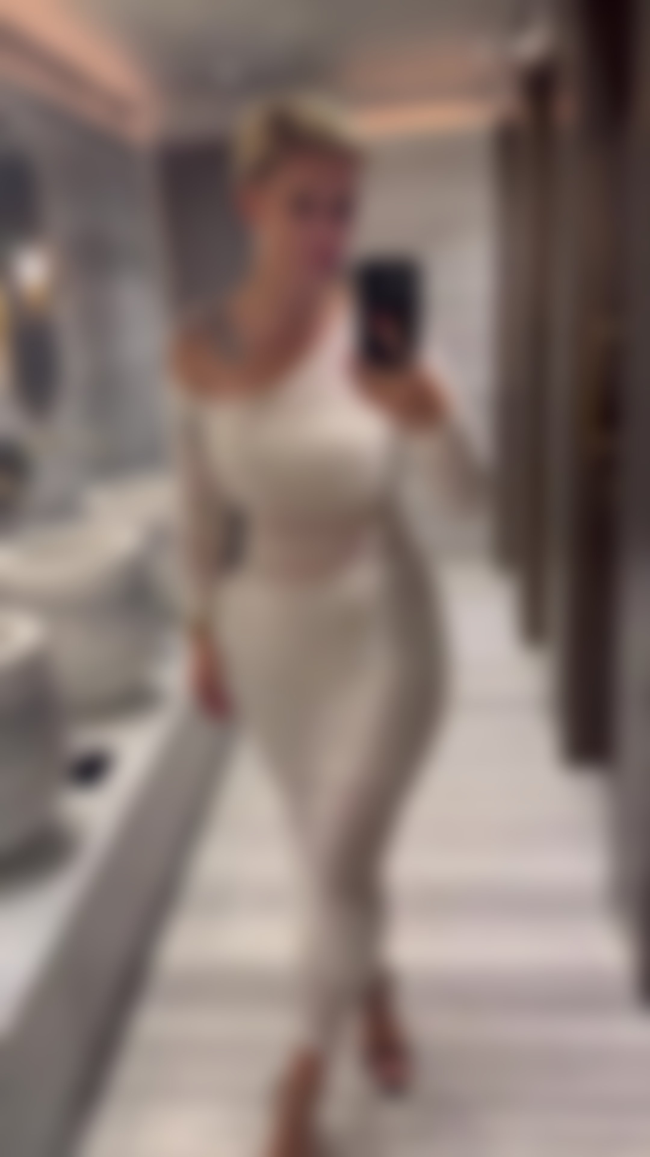 Escorts Central London Bank - DLR Station - Central London -