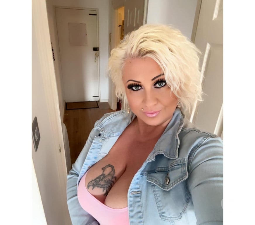 Escorts Barking and Dagenham Rush Green - Barking and Dagenham - Photos for Hot Amanda Milf Big natural boob's gfe French kissing