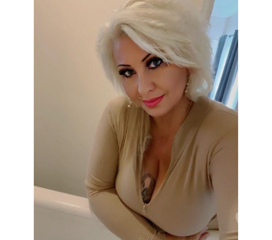 Escorts Barking and Dagenham Rush Green - Barking and Dagenham - Photos for Hot Amanda Milf Big natural boob's gfe French kissing