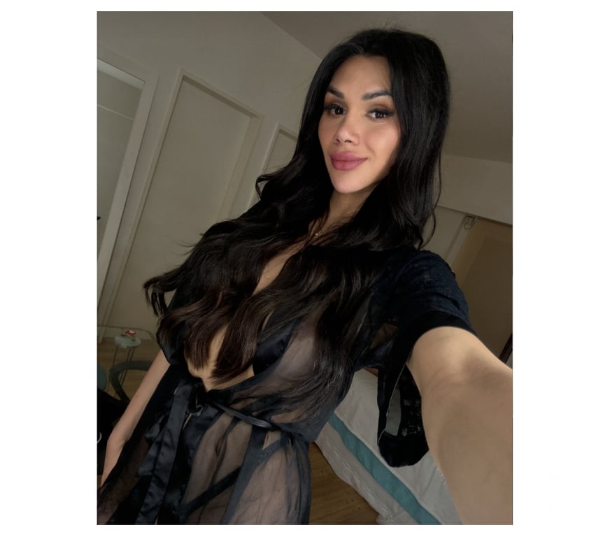 Trans Escorts Surrey Guildford - Photos for Queen trans is back π
