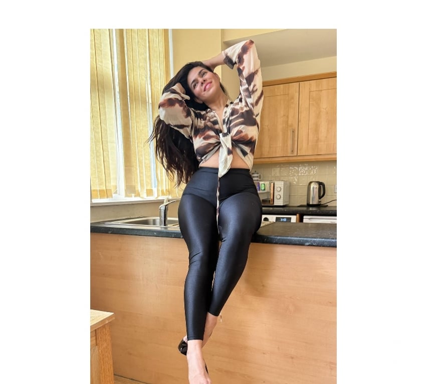 Escorts West Yorkshire Bradford - Photos for Andrea Beautiful Dark Haired Beauty 07933147232