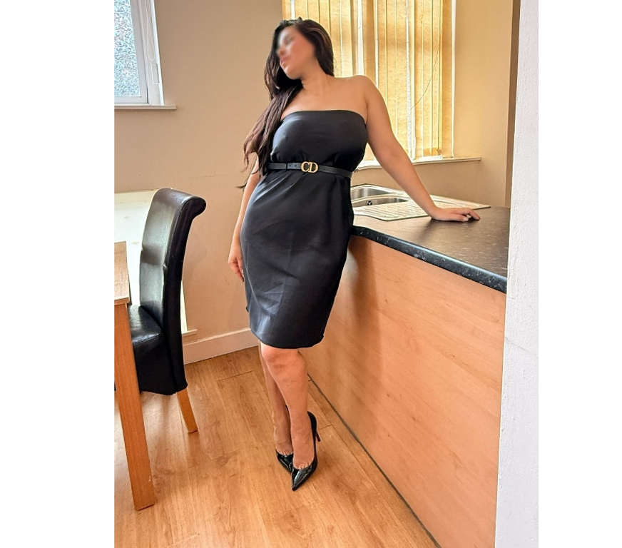 Escorts West Yorkshire Bradford - Photos for Andrea Beautiful Dark Haired Beauty 07933147232
