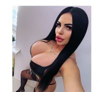 GORGEOUS BRUNETTE MILF-PARTY WOMAN