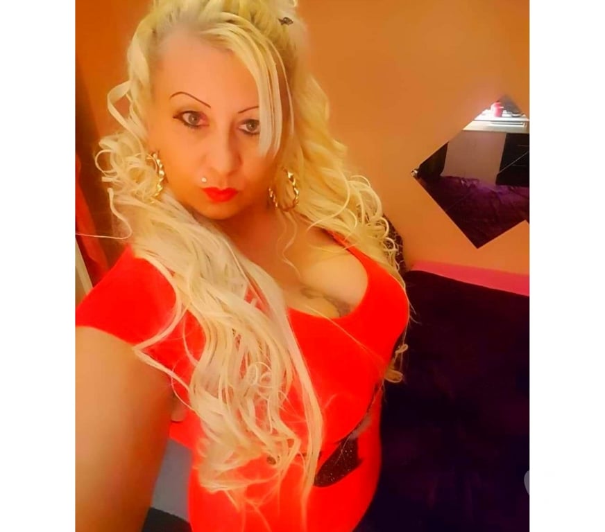 Escorts East London Goodmayes Station - East London - Photos for Hot Amanda 🔥 40-60-80 🔥Big natural boob's gfe kiss
