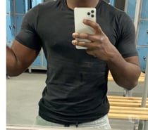 Young black guy looking for mature women (WhatsApp)
