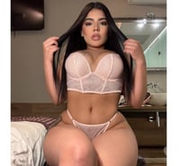 JULIA BEAUTIFUL SEXY PARTY GIRL
