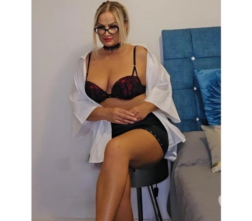 Escorts East London Bow Road Station - East London - Photos for BRAZIL BIG BUM PARTY