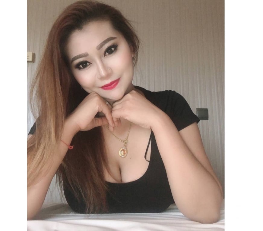 Escorts South East London Croydon - Photos for Huge natural boobs 😍 Moncy ❤️🔥