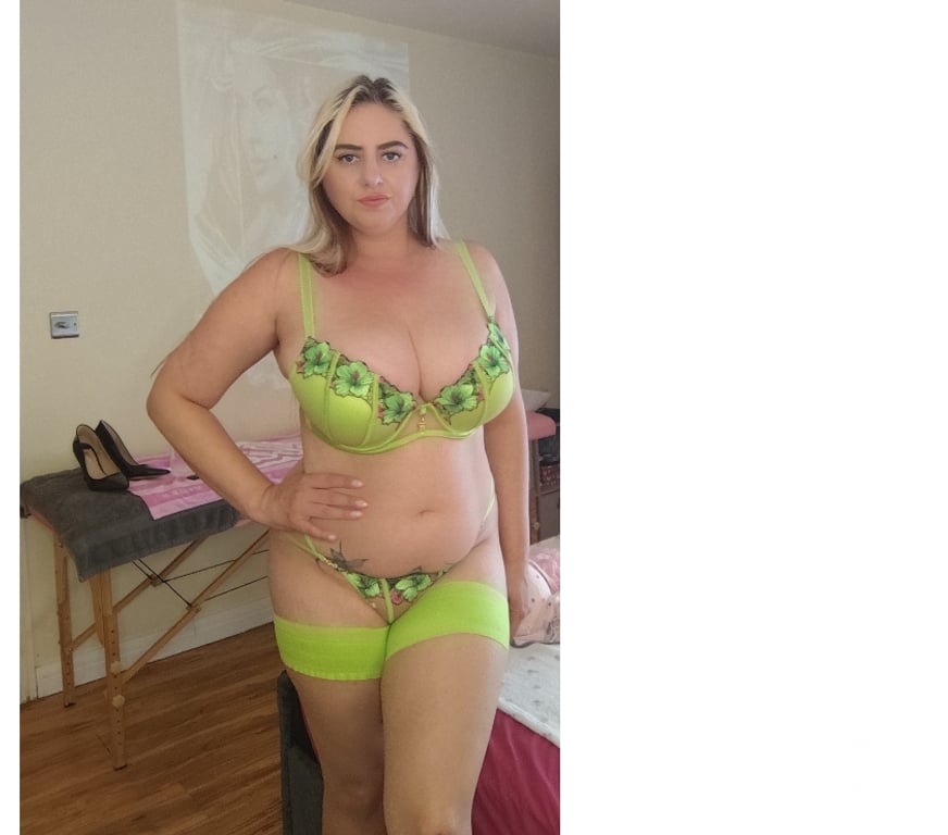 Escorts West Midlands Birmingham - Photos for REAL BUSTY GIRL WIT 38H BIG BOOBS 5 MIN WALK FROM NEW ST