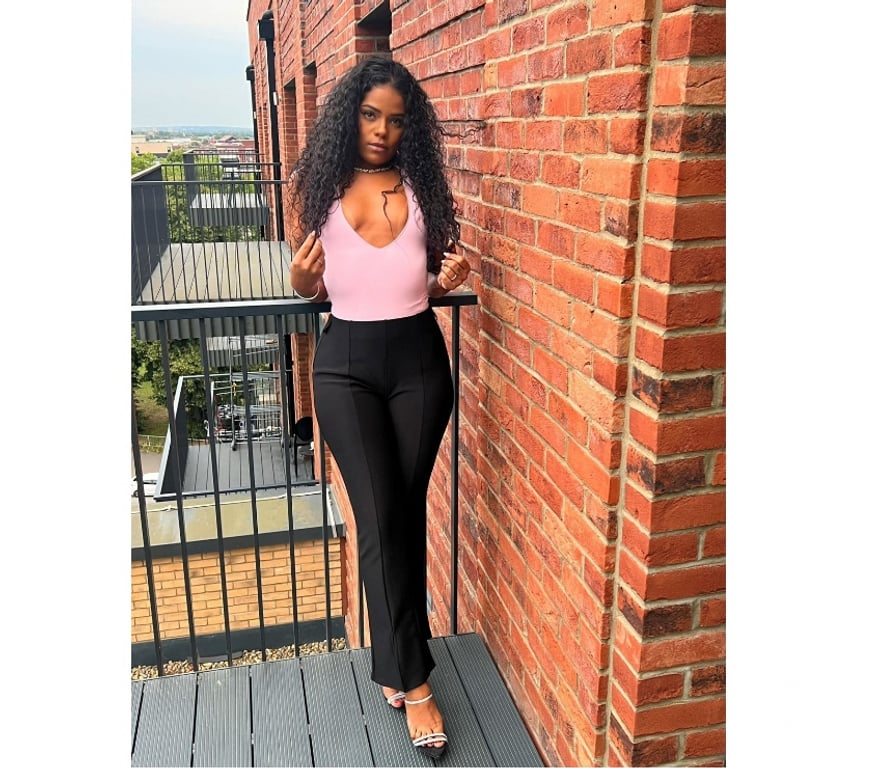 Escorts East London Walthamstow St James Street Station - East London - Photos for Brazilian brunette with curly hair