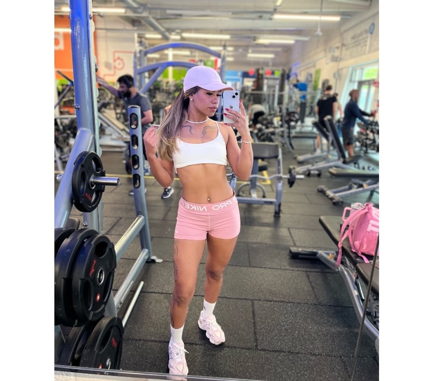 Escorts East London Canary Wharf - DLR Station - East London - Photos for Tayna....Petite Brazilian Tease in UK 🔥