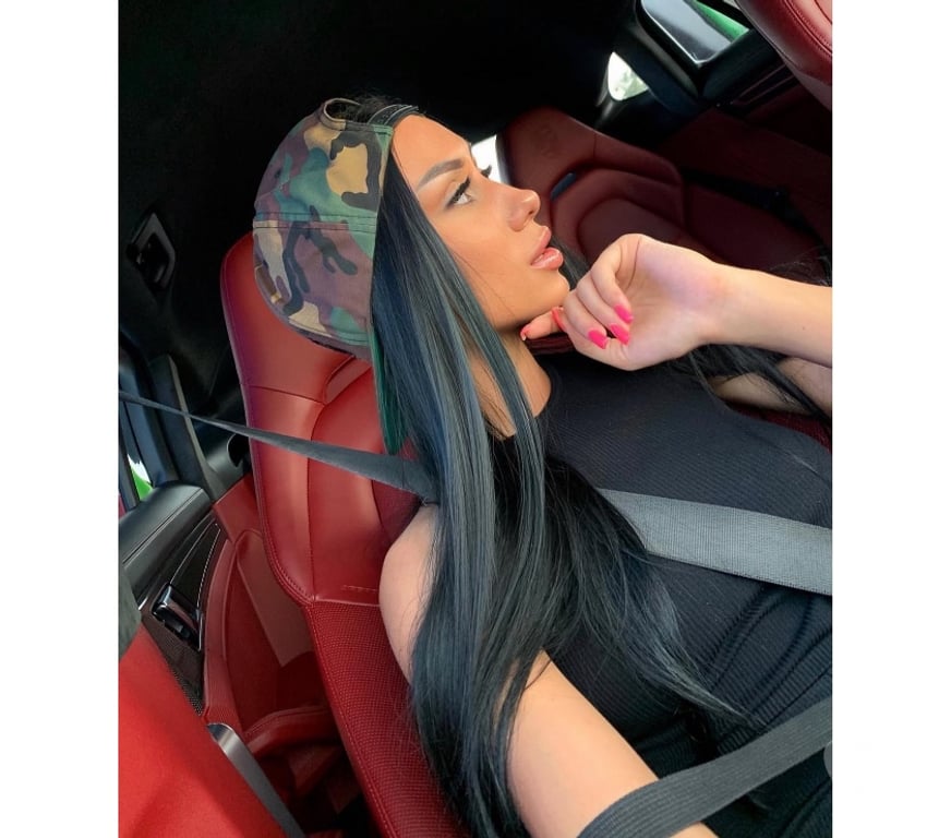 Escorts Surrey Woking - Photos for HOT BRUNETTE FOR OUTCALL 🖤