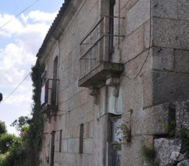 Apartamentos a venda - Fotos para Casa para Restauro em Abação